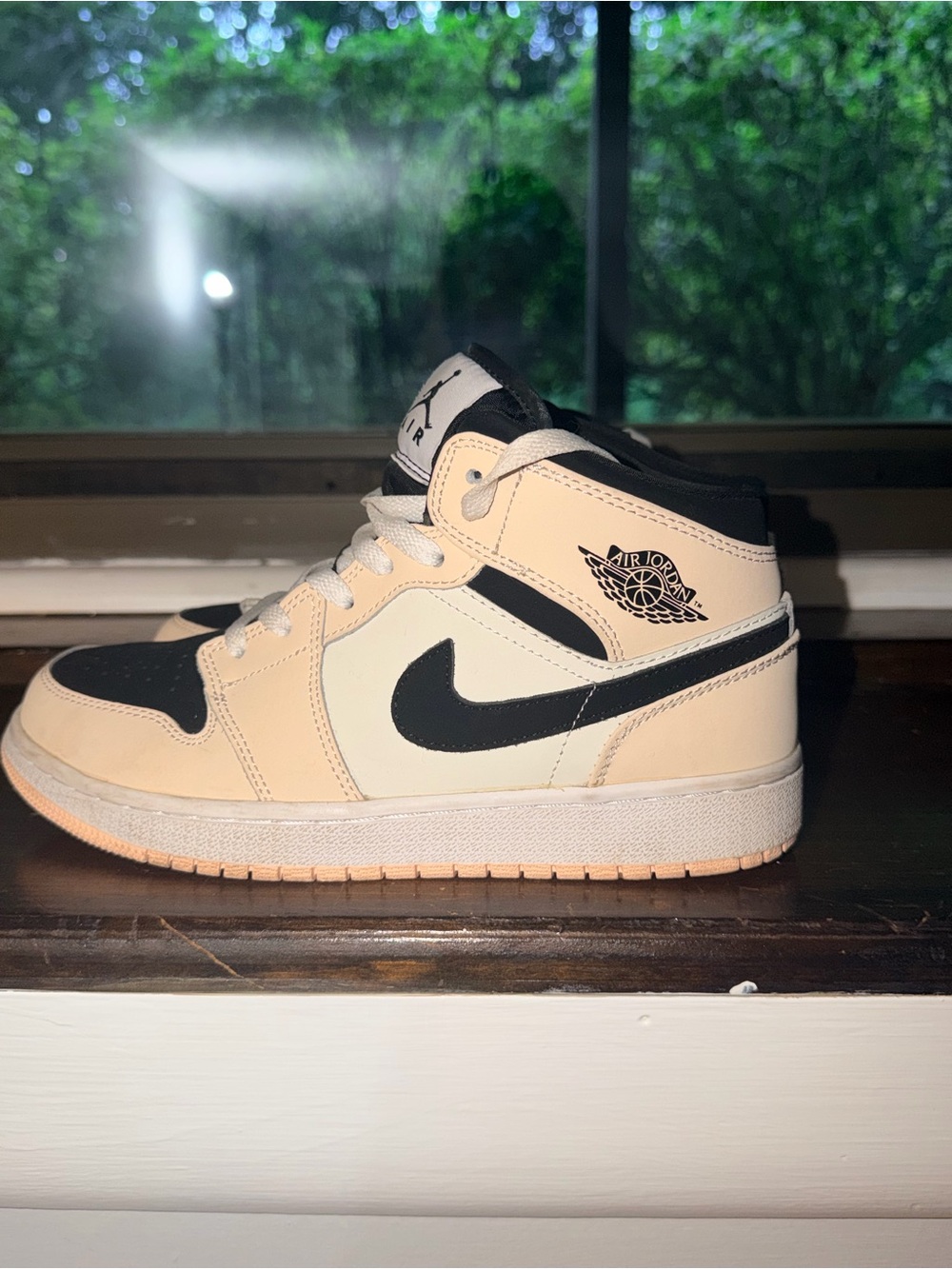 Jordan Nike Air Jordan 1 Mid Barely Orange